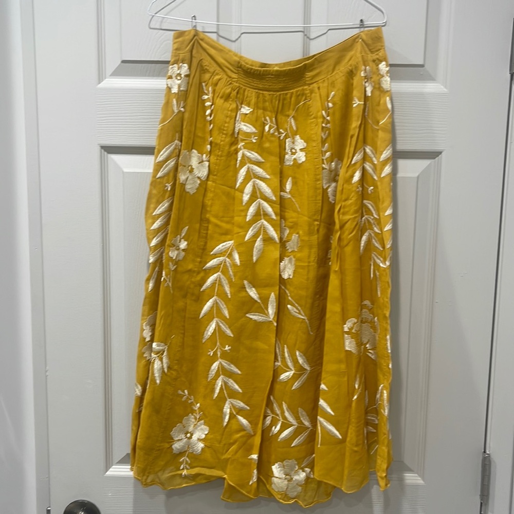 Maeve @ Anthropologie, Cotton Lined Skirt, with embroidered Leaves and Flowers